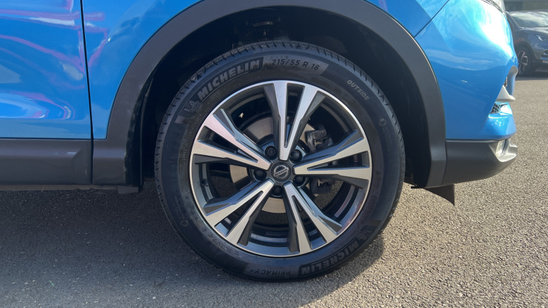 Nissan Qashqai 1.3 DiG-T N-Connecta 5dr [Glass Roof Pack] Petrol Hatchback